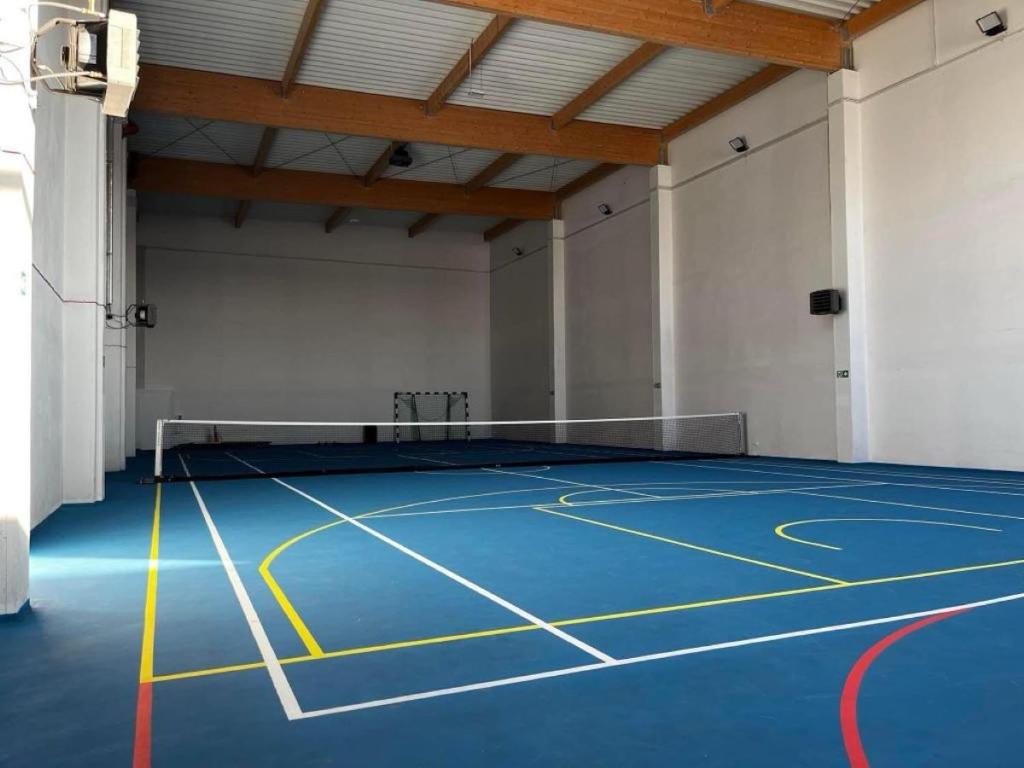 Hala sportowa z kortem